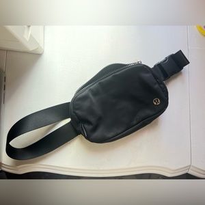 Lululemon everywhere belt bag
